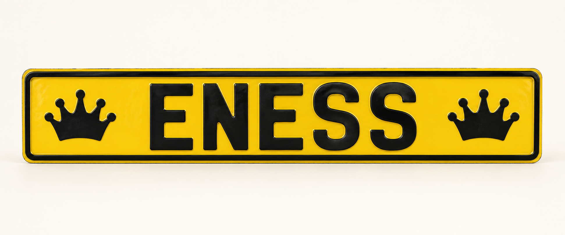 ENESS Yazılı Sarı Dekor Plaka – stüdyo ürün görseli