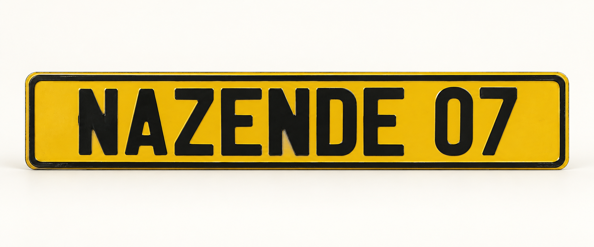 NAZENDE 07 Yazılı Sarı Dekor Plaka – stüdyo ürün görseli